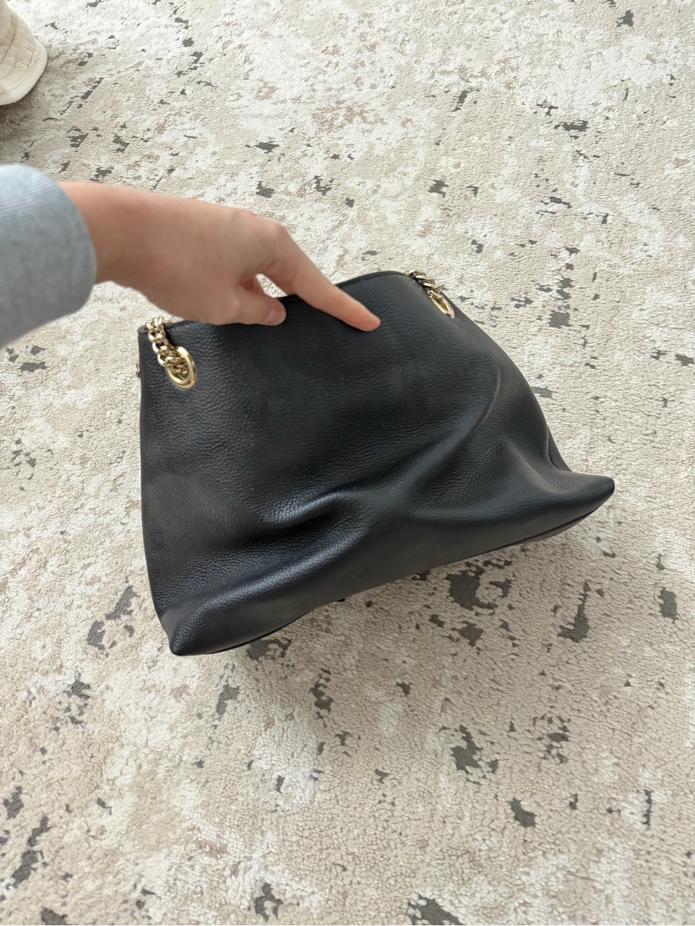 Gucci Pre-Owned 2000-2015 Medium Calfskin Soho Chain tote bag in black - Picture 3 of 10